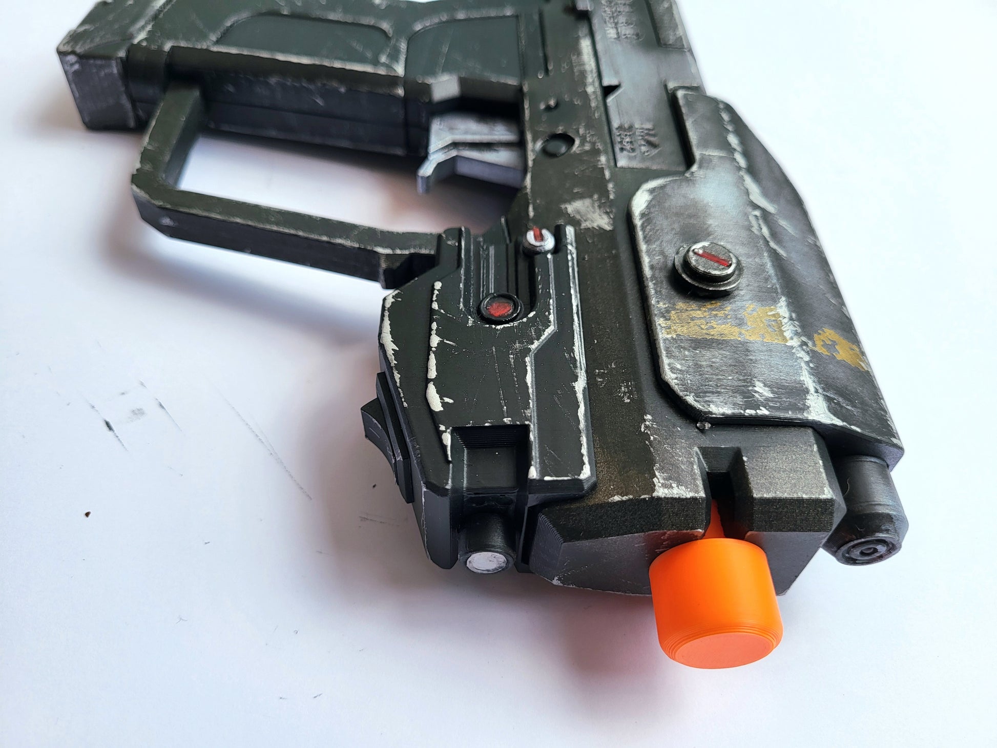 Halo Reach M6 Magnum - MOVING PARTS, ILLUMINATION!