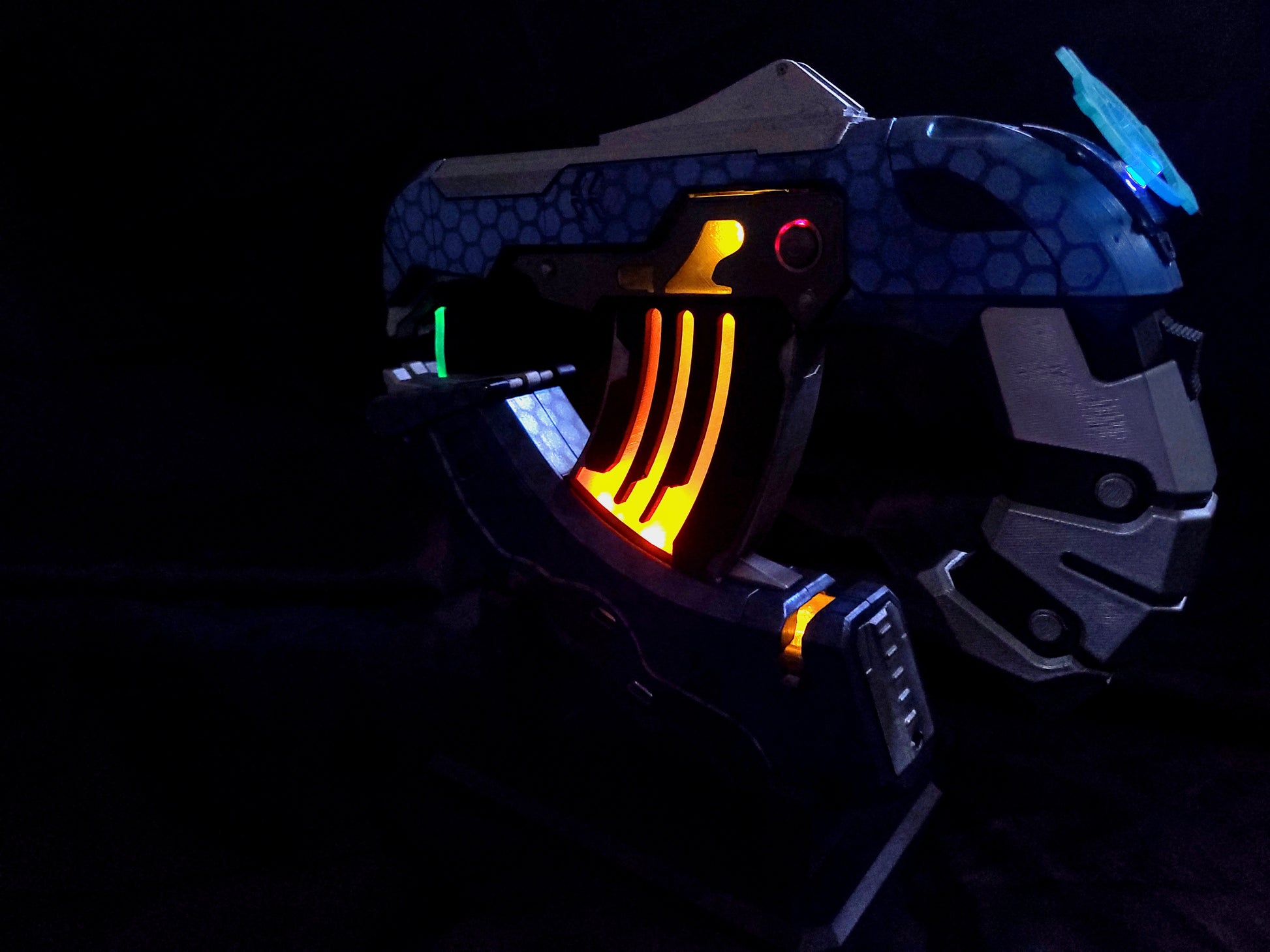 Covenant Plasma Pistol, ILUMINATED Halo inspired Prop