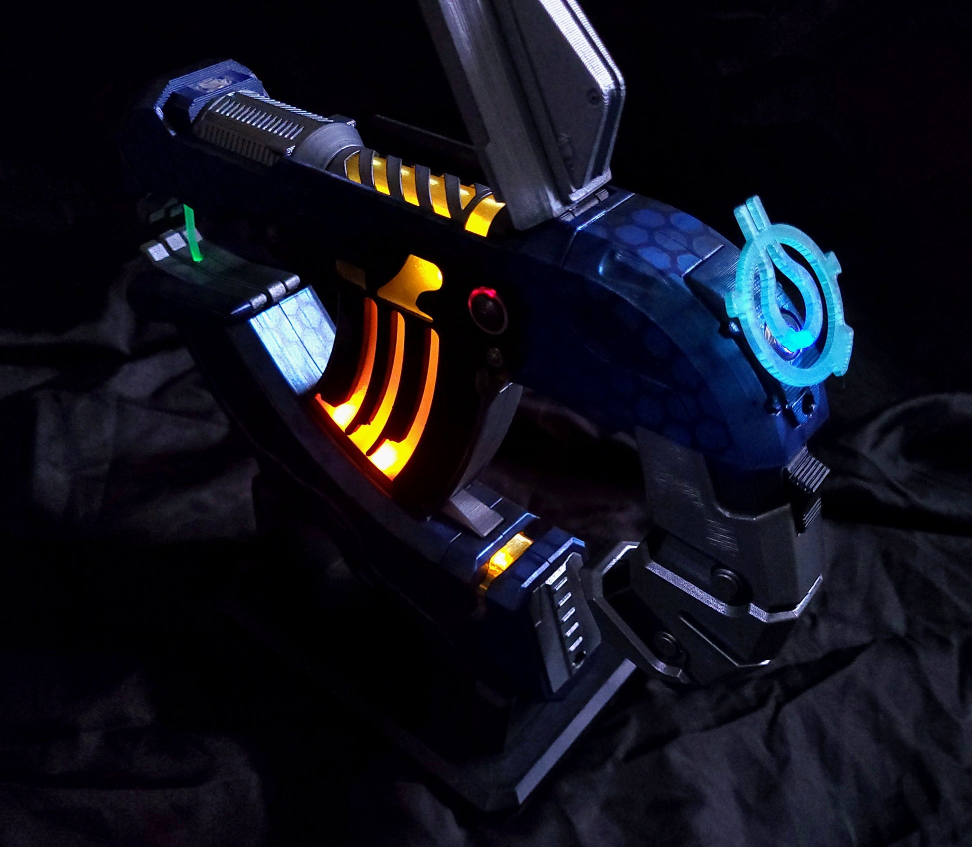 Covenant Plasma Pistol, ILUMINATED Halo inspired Prop