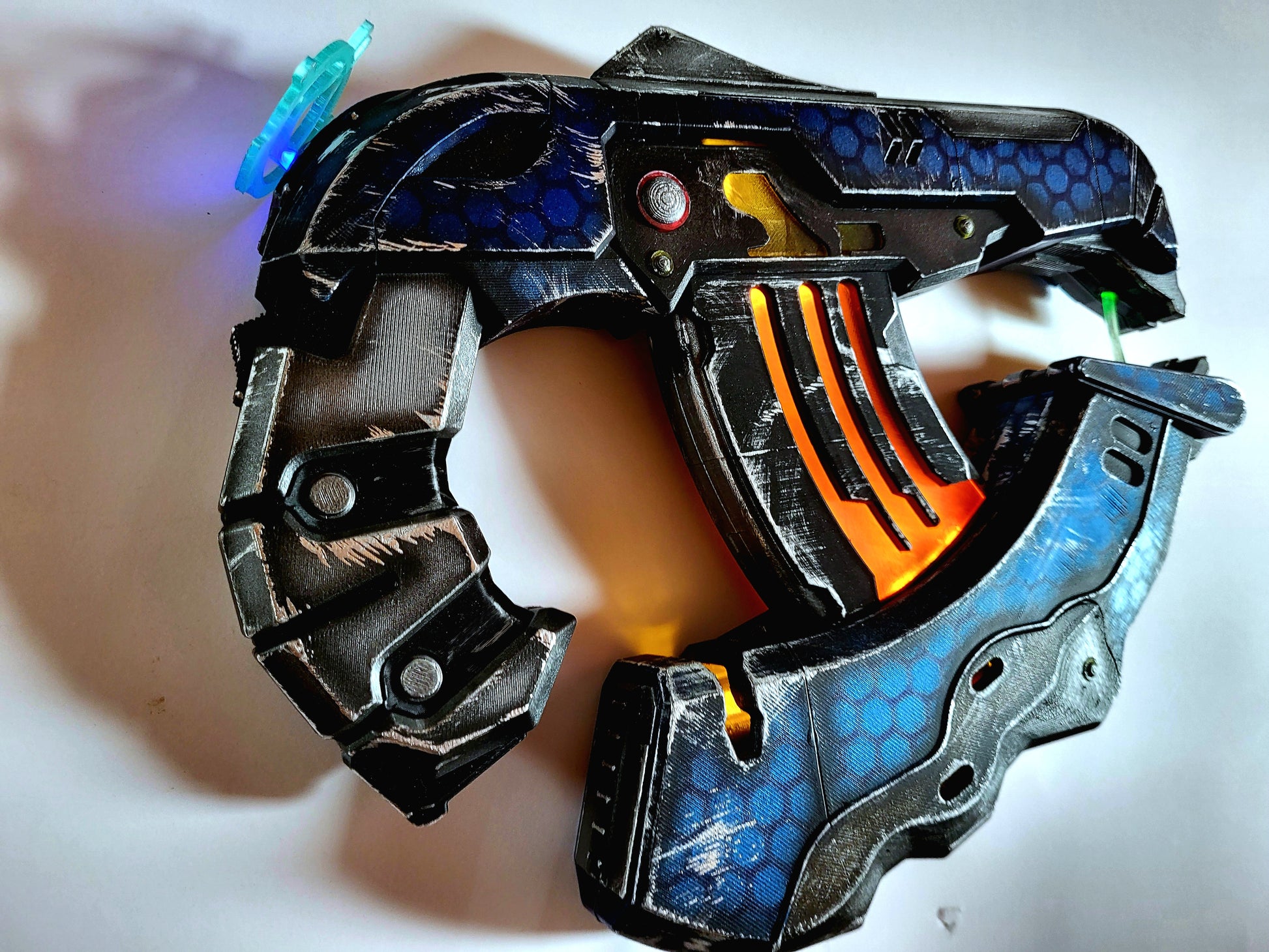 Covenant Plasma Pistol, ILUMINATED Halo inspired Prop