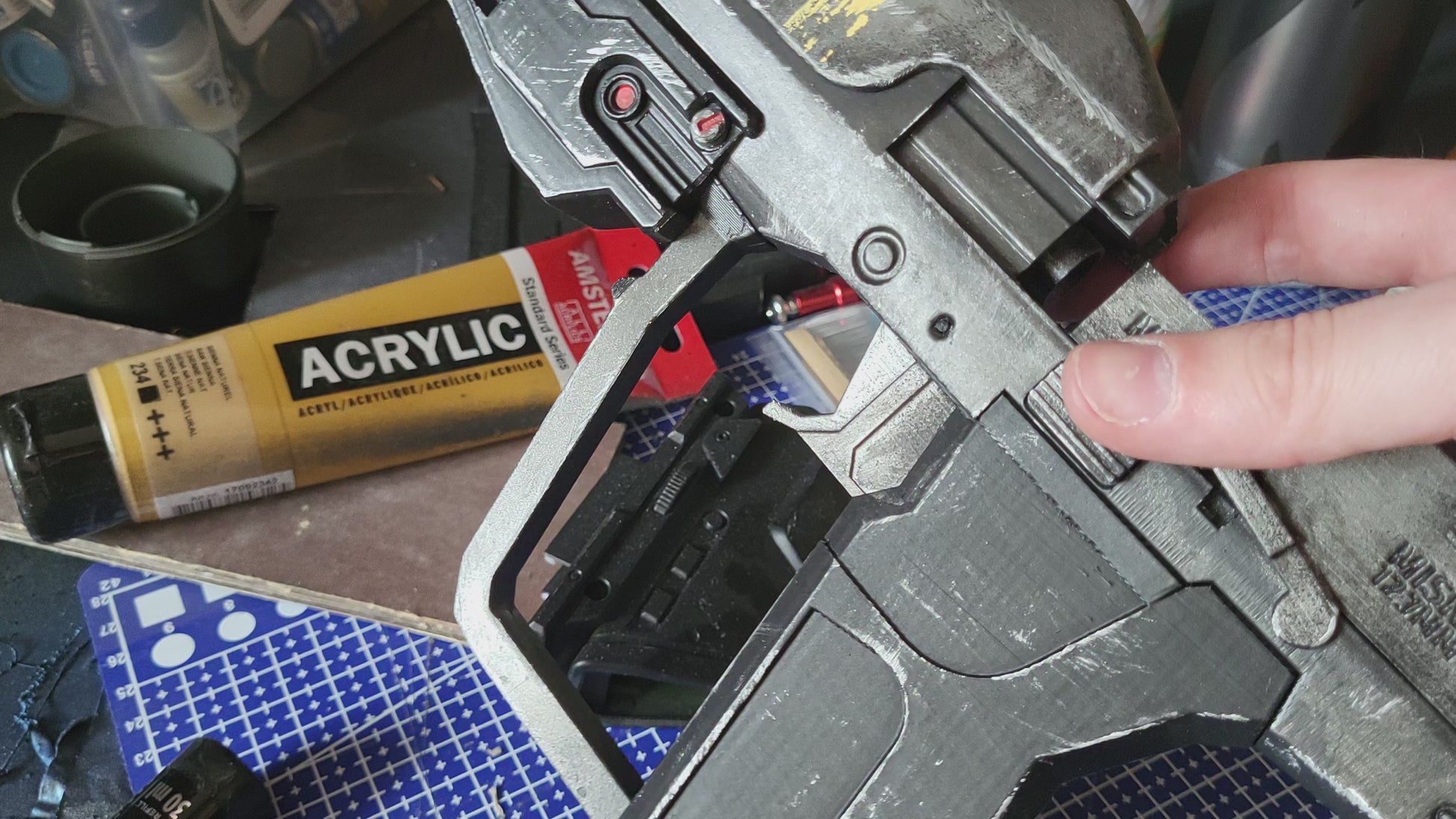 Halo Reach M6 Magnum - MOVING PARTS, ILLUMINATION!